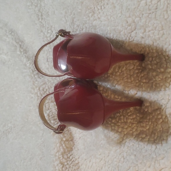 Shoes - Picture 2 of 4